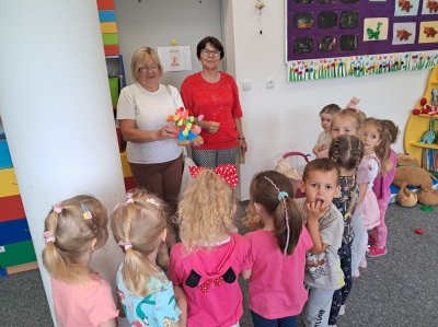 2024 KLUB SENIORA Z WIZYTĄ W PRZEDSZKOLU_1